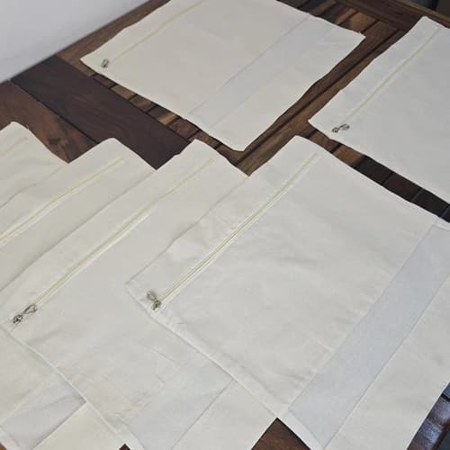 Cotton Saree Cover with Zipper Closure for Garment Storage