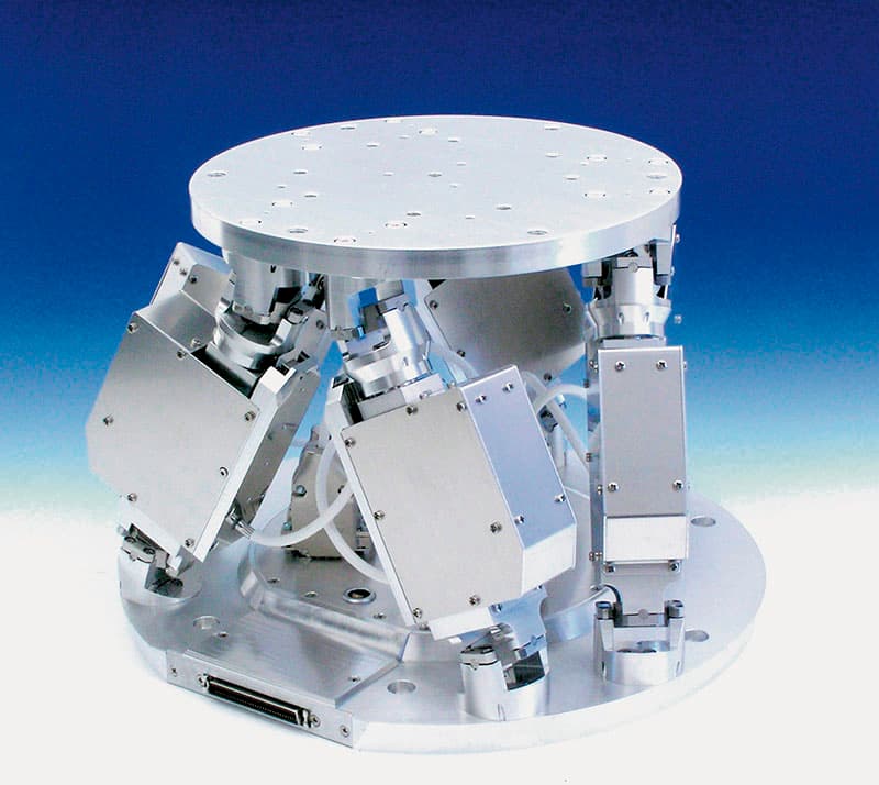 Battery-Powered Compact Electric Field Robots