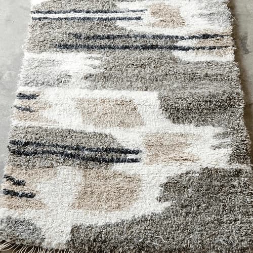Handwoven Shag Area Rug with Contemporary Textured Pattern