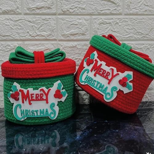 Christmas Woven Storage Basket with Lid and Festive Holiday Design
